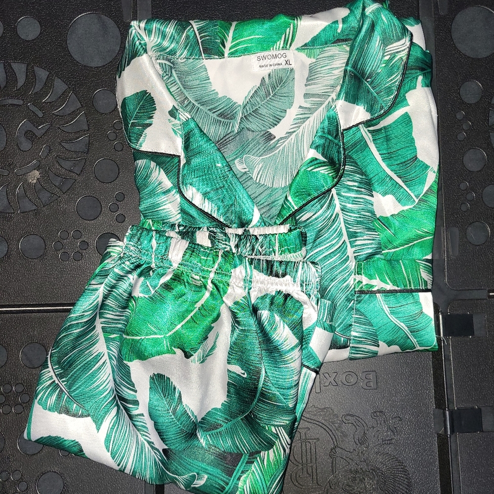 Satin pjs
